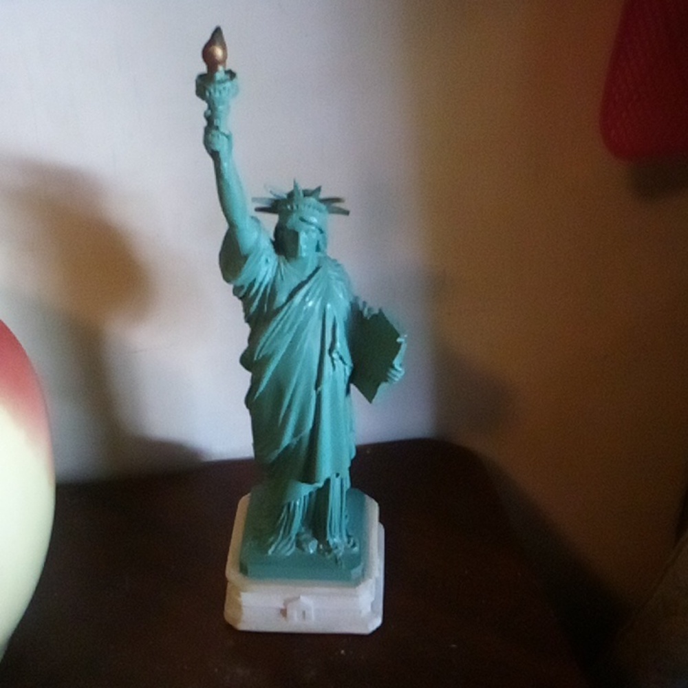 Statue of Liberty 11" figure 1984 signed - made in USA!! - Picture 7 of 8